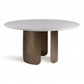 Luxusný bielo hnedý jedálenský stôl Petalos s tromi kovovými zahnutými nohami a vrchnou doskou s mramorovým vzhľadom