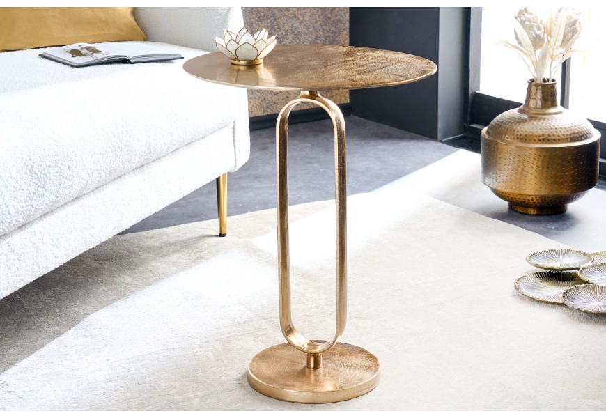 Art deco okrúhly zlatý kovový príručný stolík Zendy s glamour nádychom 60 cm