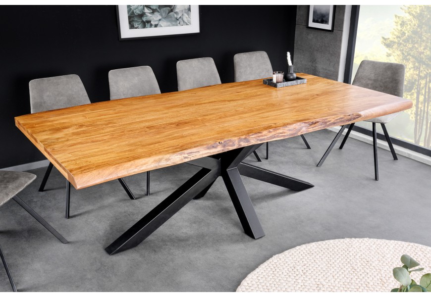 Industriálny medovo hnedý jedálenský stôl Mammut s vrchnou doskou z masívneho akáciového dreva a s prekríženými čiernymi kovovými nožičkami