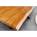 Masívny obdĺžnikový jedálenský stôl Mammut s vrchnou doskou z akáciového dreva v prírodnej medovej hnedej farbe 200 cm