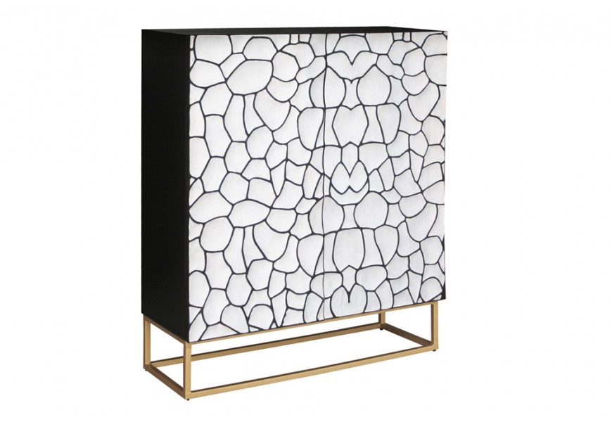 Dizajnová art deco dvojdverová barová skrinka Trencadia s bielou mozaikou na dvierkach z mangového dreva v čiernej farbe so zlatými kovovými nožičkami