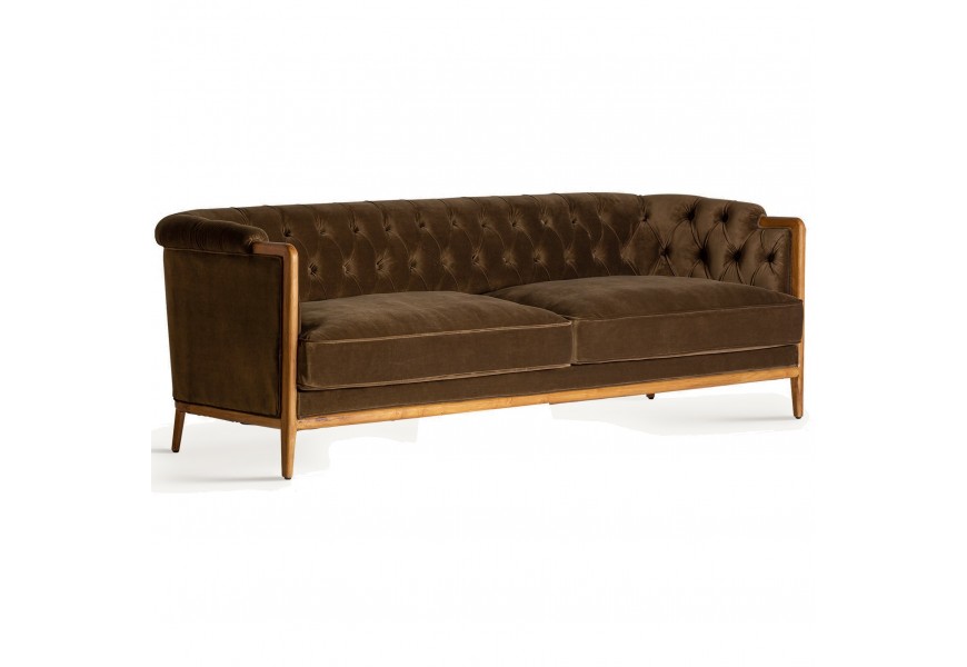 Luxusná koloniálna hnedá čalúnená sedačka Vienna so zamatovým poťahom s chesterfield prešívaním s okrúhlymi gombíkmi a svetlou drevenou konštrukciou
