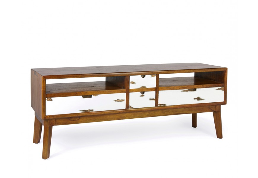 Severský hnedý retro televízny stolík Vellesa z masívneho mindi dreva s dvomi policami a štyrmi zásuvkami v bielej fare so zámerne zošúchaným náterom vo vintage štýle so šikmými nožičkami