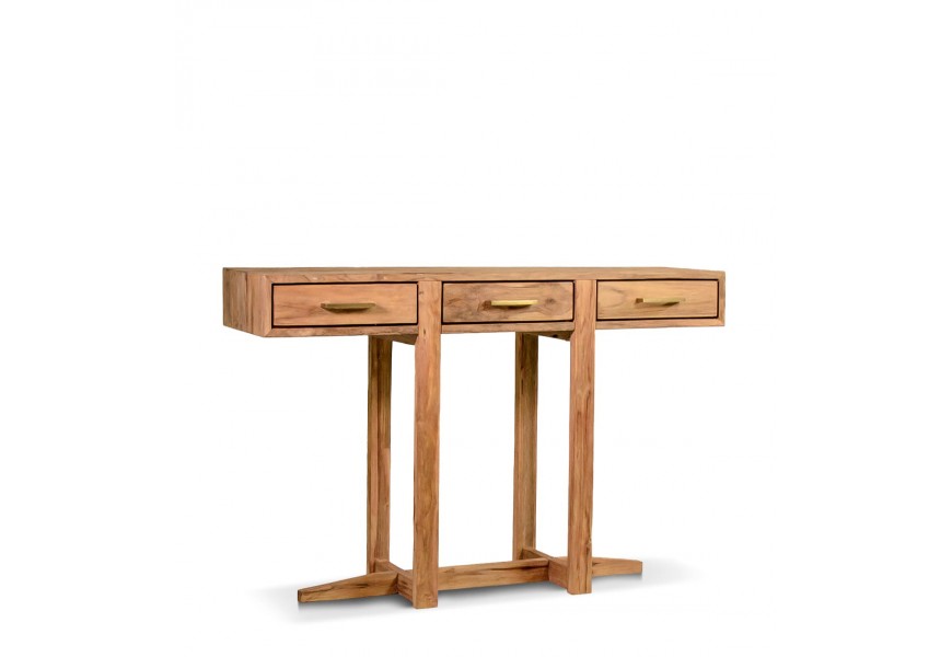 Moderný svetlo hnedý konzolový stolík Vegil z masívneho tíkového dreva s úložným priestorom s tromi zásuvkami s kovovými úchytkami v zlatej farbe