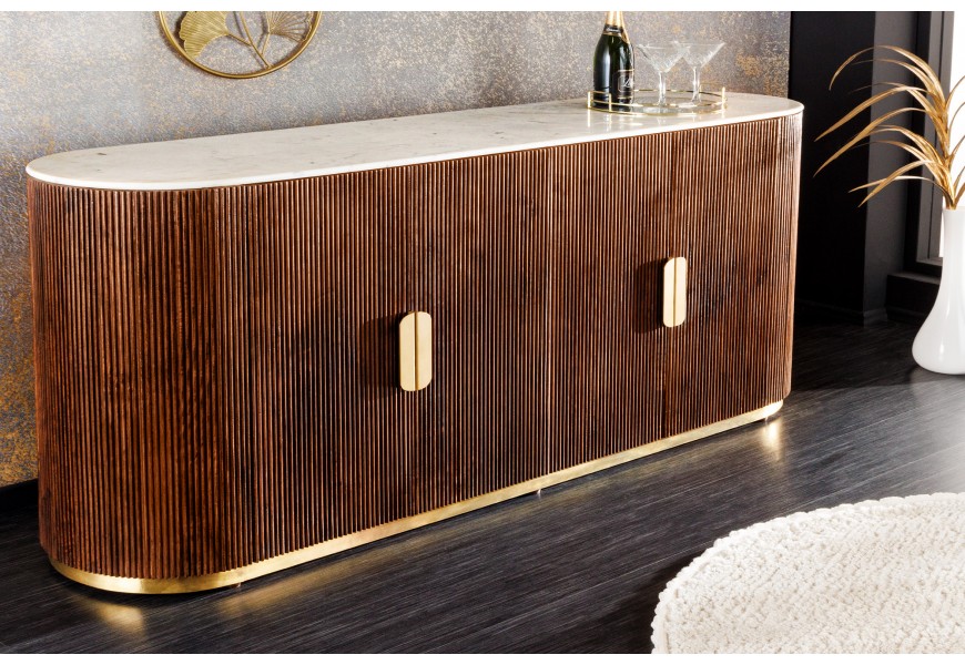 Luxusný art deco oválny štvordverový príborník Gatsby z mangového dreva s mramorovou vrchnou doskou hnedá biela 180 cm