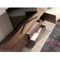 Luxusn&yacute; art deco TV stol&iacute;k Vita Naturale z hned&eacute;ho orechov&eacute;ho dreva so zlat&yacute;mi detailmi s s dvomi skrinkami a z&aacute;suvkami 220 cm