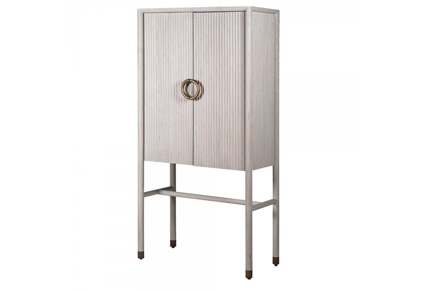 Luxusná art deco dvojdverová skriňa Livi na vysokých úzkych oválnych nožičkách v sivej farbe s detailmi v zlatej antickej farbe s úložným barovým priestorom