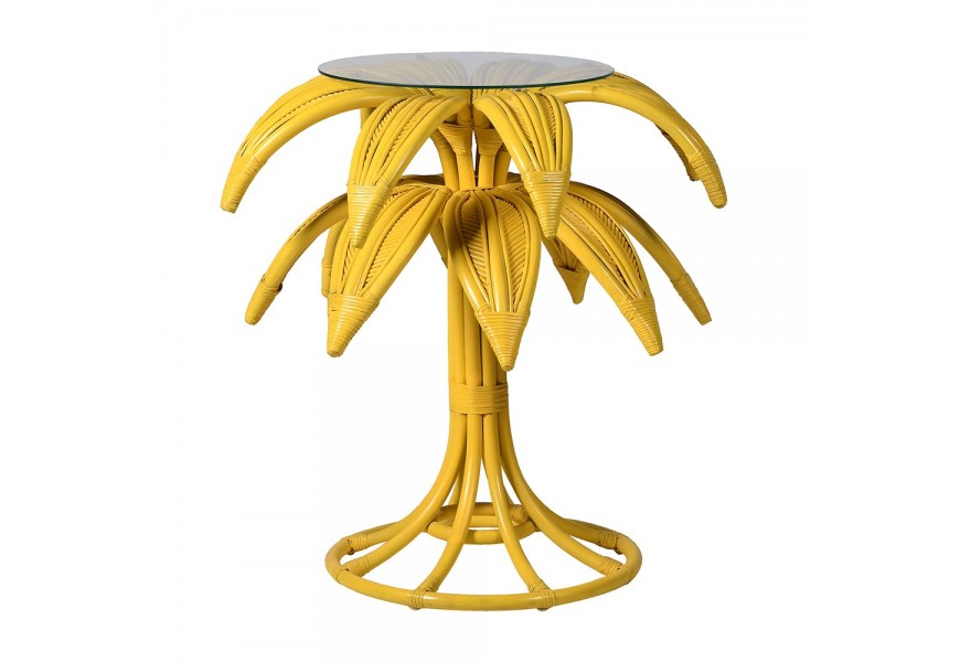 Dizajnový ratanový príručný stolík Palma z prírodného ratanu so žltým lakovaním s okrúhlou vrchnou doskou zo skla s jednou nohou