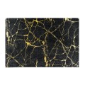 Dizajnový obdĺžnikový koberec Tyron v modernom štýle s mramorovým dizajnom v čiernej farbe so zlatými žilkami