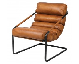 Luxusné kožené kreslo Gobi s konzolovým dizajnom s kovovou konštrukciou v čiernej farbe a poťahom z pravej kože v svetlej hnedej farbe s lineárnym prešívaním