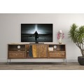 Masívny industriálny TV stolík Selvaggio s dvierkami a dvomi zásuvkami a policami v naturálnej tmavej hnedej farbe 175 cm