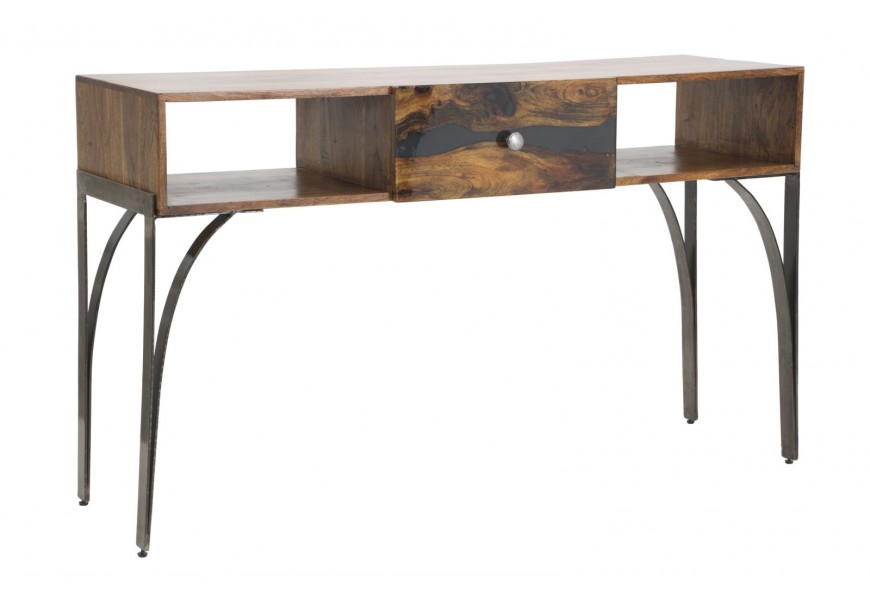 Masívny industriálny tmavý hnedý konzolový stolík Selvaggio z akácie s úložným priestorom v podobe dvoch políc a jednej zásuvky s okrúhlou úchytkou s kovovými nožičkami s dizajnovým oblúkom