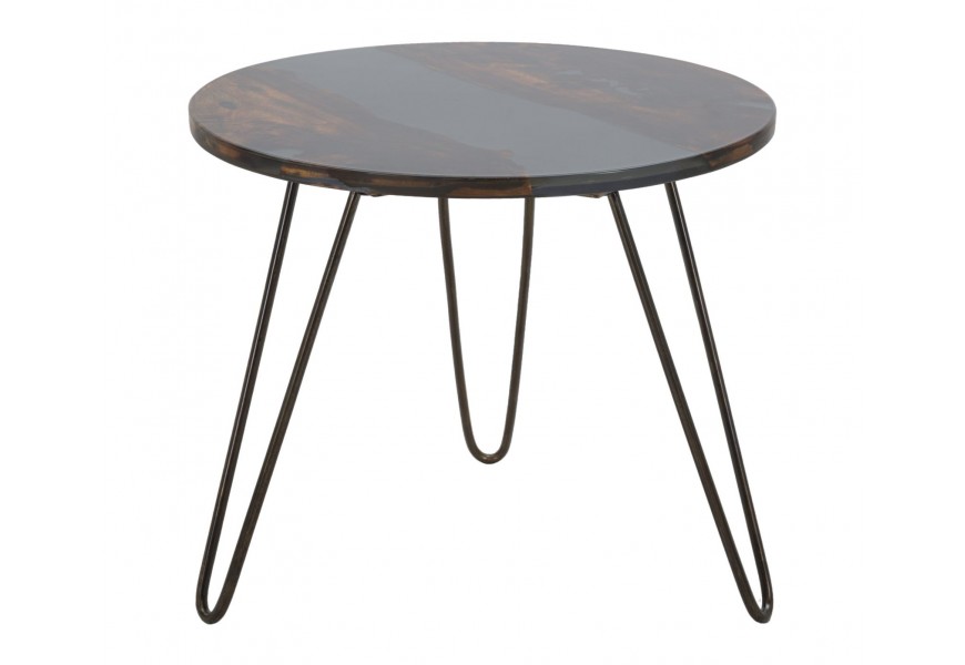 Moderný masívny konferenčný stolík Selvaggio s masívnou okrúhlou vrchnou doskou z akáciového dreva v prírodnej hnedej farbe s čiernym akcentom a tromi tmavými kovovými nohami