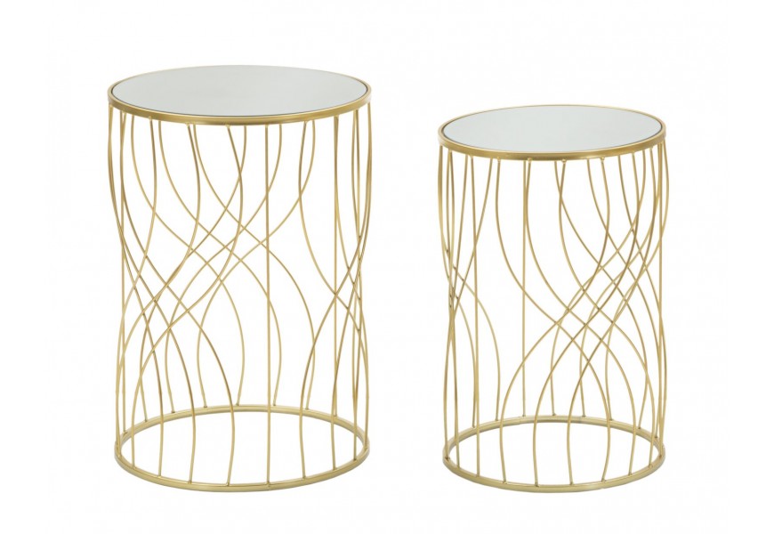 Dizajnová glamour sada okrúhlych príručných stolíkov Elyria so zrkadlovou doskou a prepleteným zlatým kovovým rámom 55 cm