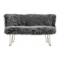 Art deco dvojmiestna sedačka Menia so sivou kožu&scaron;inou s kovov&yacute;mi zlat&yacute;mi nožičkami 134 cm