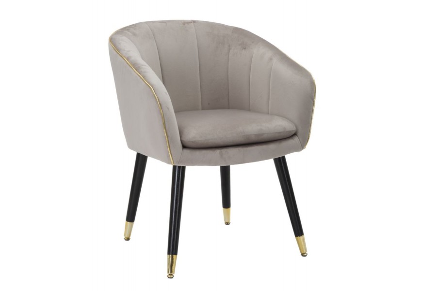 Dizajnová art deco jedálenská stolička Aurelle oblého tvaru čalúnená semišovou textíliou v sivej farbe so zlatým prešívaním s čiernymi nožičkami so zlatými detailmi