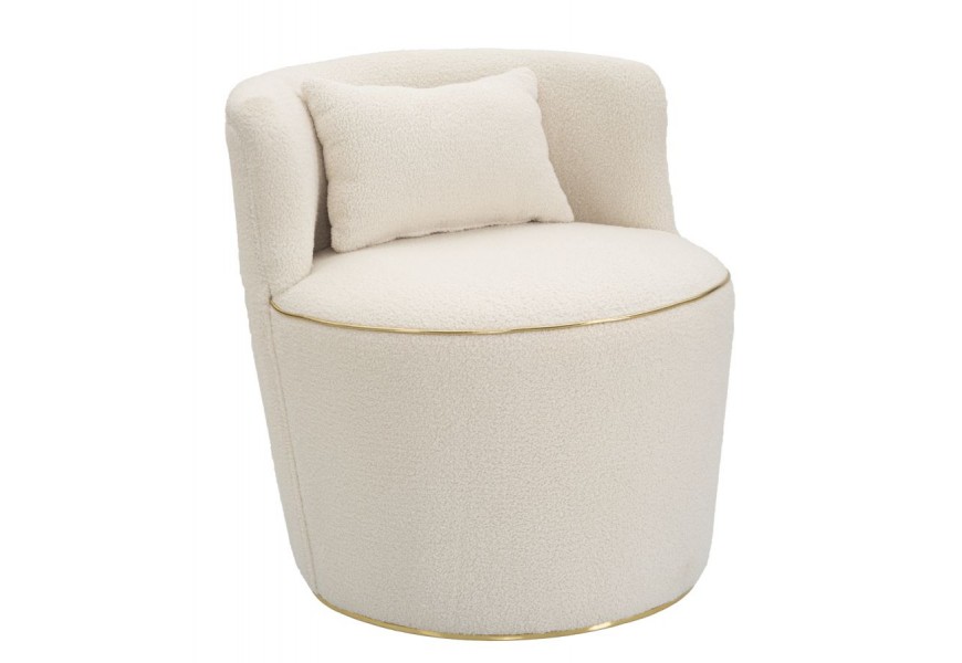 Glamour kreslo Rener v krémovej farbe s čalúnením a poťahom z bouclé látky s obdĺžnikovým vankúšom v okrúhlom tvare bez nožičiek s detailmi v zlatej farbe