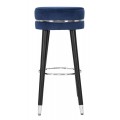 Art deco okrúhla čalúnená barová stolička Laurentia s námorníckym modrým zamatovým poťahom so striebornými detailmi 74 cm