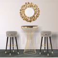 Art deco barová stolička Laurentia so zamatovým sedadlom v sivej farbe so zlatými detailmi a čiernymi kovovými nožičkami 74 cm
