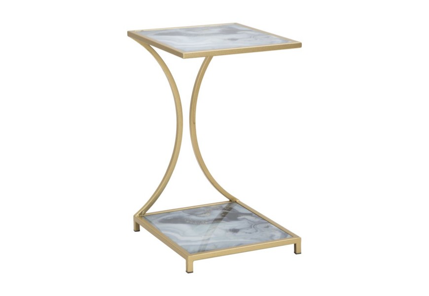 Glamour príručný stolík Aurelio s moderným mramorovým dizajnom na sklenených doskách a elegantnou zlatou kovovou konštrukciou s poličkou
