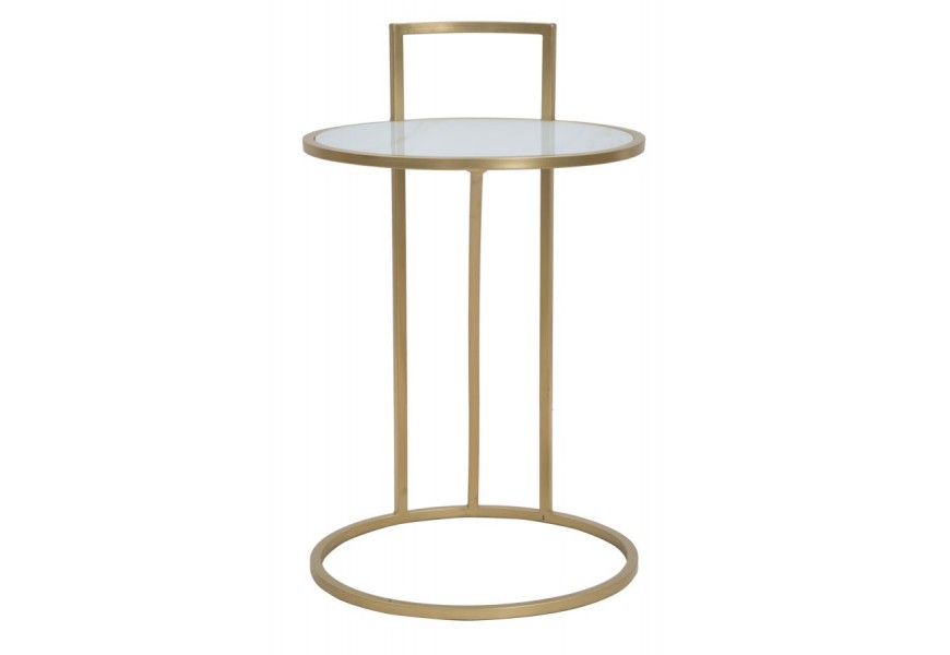 Art deco príručný stolík Amadora s elegantnou zlatou kovovou konštrukciou s oblými tvarmi a bielou sklenenou doskou s jemným mramorovým vzorom