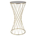Glamour príručný stolík Lina v okrúhlom tvare s vrchnou doskou zo skla so zatmavením a s nohou z kovu v zlatej farbe s prepletenými tyčami s kruhovou spojnicou s geometrickým kosoštvorcovým tvarom pretínajúcich sa tyčí
