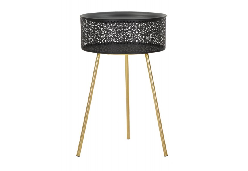 Dizajnový glamour čierny príručný stolík Amira s okrúhlym úložným priestorom s ornamentálnou perforáciou s odnímateľnou okrúhlou vrchnou doskou so zlatými nožičkami