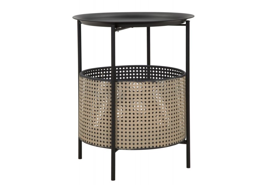 Dizajnový industriálny béžový príručný stolík Urban s okrúhlou vrchnou doskou s čiernou kovovou konštrukciou s otvoreným úložným priestorom s okrúhlou perforáciou