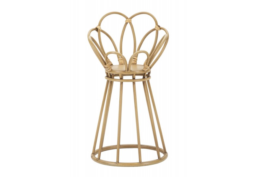 Etno podstavec Lania s nohou v tvare kužeľu s vrchnou časťou s vyvýšením a okrúhlou doskou z kovu v svetlej hnedej farbe s ratanovým dizajnom