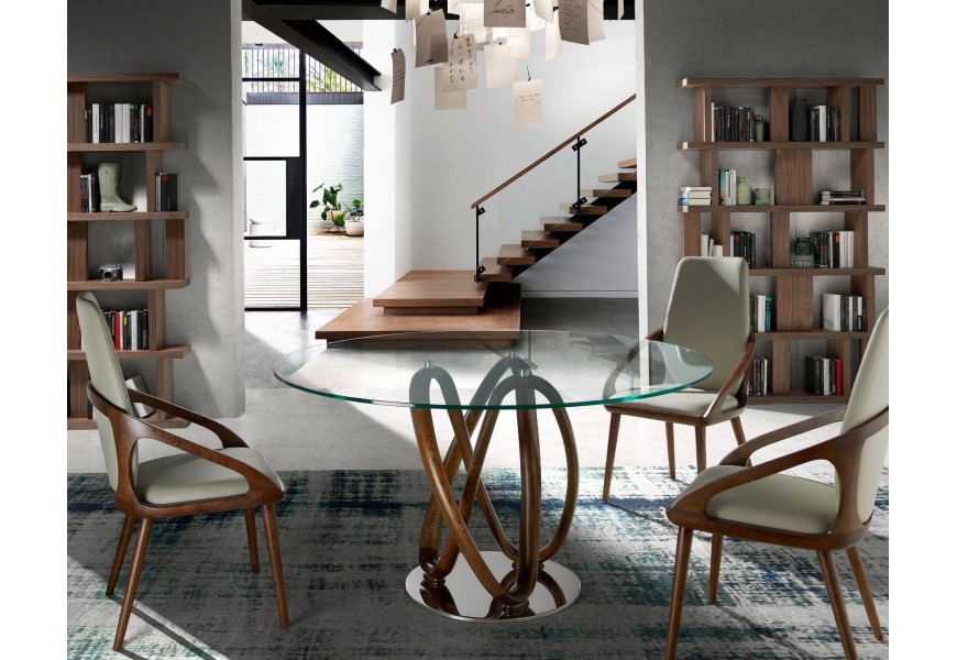 Luxusná dizajnová jedálenská zostava Forma Moderna s okrúhlym skleneným stolom s modernou podstavou a stoličkami s krémovým koženým poťahom a dreveným regálom v orechovej hnedej farbe dreva