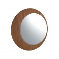 Moderné art deco zrkadlo Esté s asymetricky umiestnenou okrúhlou zrkadlovou plochou a rámom z masívneho dreva v orechovej hnedej farbe so zvislým drážkovaným dizajnom