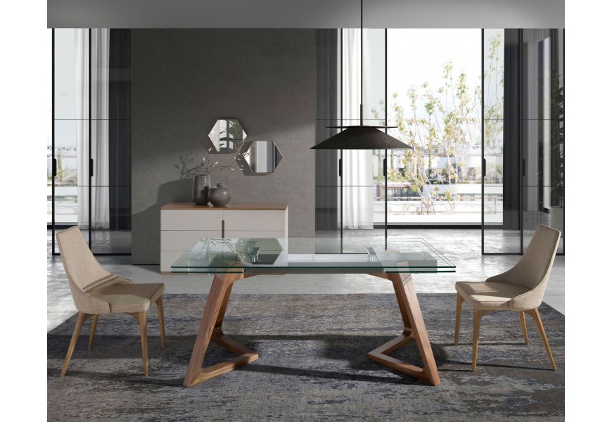 Luxusná moderná zostava nábytku do jedálne Vita Naturale so skleneným rozkladacím stolom a čalúnenou stoličkou v krémovej farbe s príborníkom v kombinácii orechovo hnedého dreva a oblačnej sivej farby