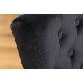 Chesterfield jedálenská čalúnená stolička Silloth s čiernym zamatovým poťahom so striebornými nitmi s prešívaným operadlom 95 cm
