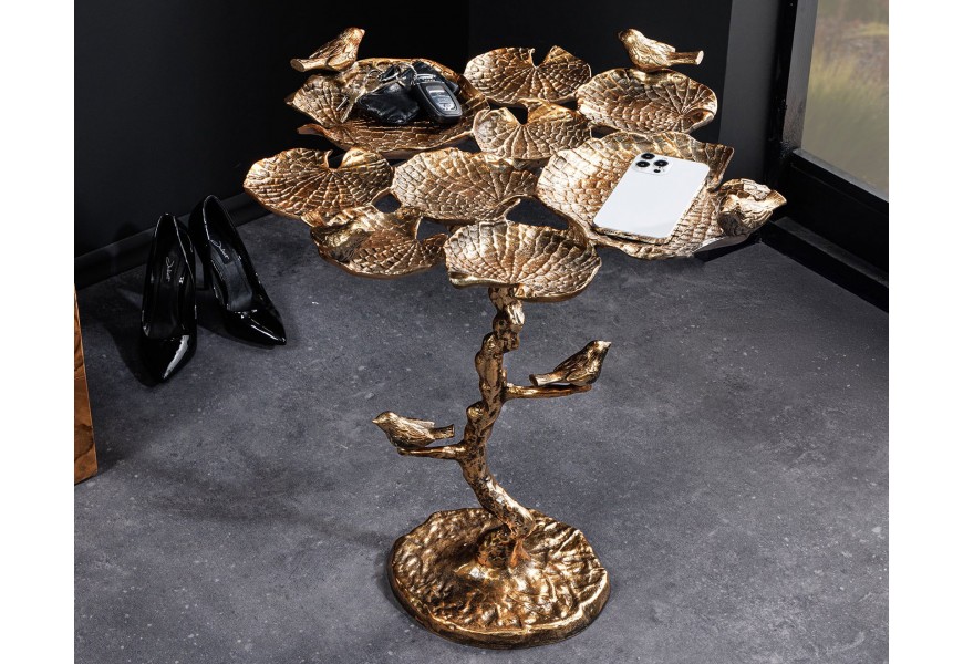 Dizajnový glamour medený príručný stolík Avian s jemnou patinou s vrchnou doskou zloženou s listov so sochami vtáčikov a organickou nohou v tvare stonky s listami