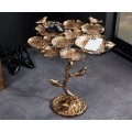 Dizajnový glamour medený príručný stolík Avian s jemnou patinou s vrchnou doskou zloženou s listov so sochami vtáčikov a organickou nohou v tvare stonky s listami