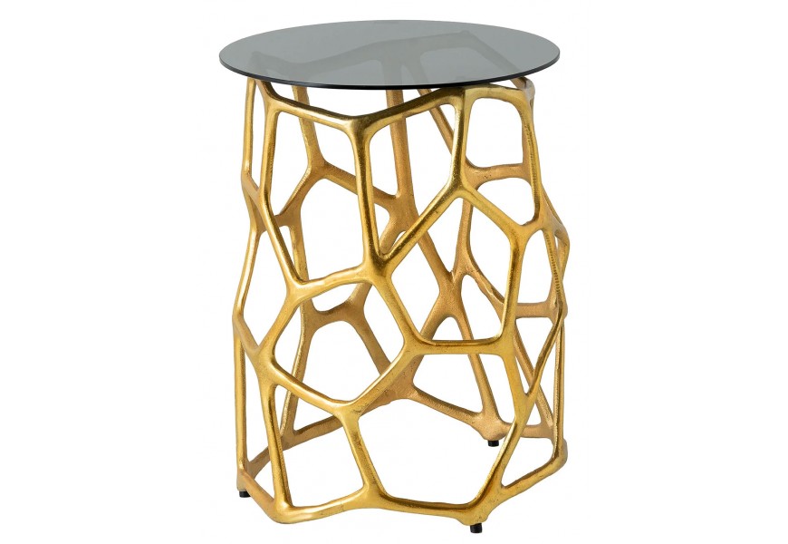 Glamour príručný stolík Kalan v okrúhlom tvare s nohou z kovu s perforovanou štruktúrou v zlatej farbe s vrchnou doskou zo skla so zadymeným efektom