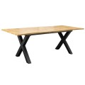 Industriálny rozkladací jedálenský stôl Wild v obdĺžnikovom tvare s dizajnom masívneho dubového dreva v hnedej farbe s výraznou štruktúrou s nepravidelnými hranami a nožičkami do X v čiernej farbe z kovu s matným povrchom