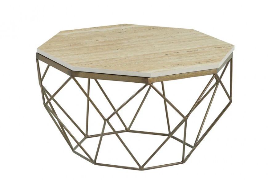 Art deco konferenčný stolík Adamantino v osemuholníkovom tvare v béžovej farbe z travertínu s epoxidovým povrchom s nohou v geometrickom tvare s kosoštvorcami v zlatej jemne lesklej farbe