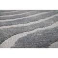 Dizajnový moderný obdĺžnikový koberec Flow v sivej farbe s abstraktným vzorom 240 cm