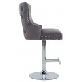 Art deco čalúnená sivá barová stolička Lery so striebornou nastaviteľnou nohou s vybýjanými detailmi s klopkadlom 130 cm