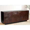 Dizajnový obdĺžnikový príborník Wiellde so štyrmi dvierkami v tmavohnedom lakovanom akáciovom dreve a 3D reliéfnym vzorom 175 cm