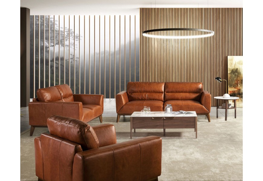 Luxusná moderná obývacia zostava Vita Naturale s koženou trojsedačkou a dvojsedačkou a kreslom v poťahom v koňakovo hnedej farbe z pravej kože s konferenčným a príručným stolíkom z orechovo hnedého dreva s maramorovou doskou