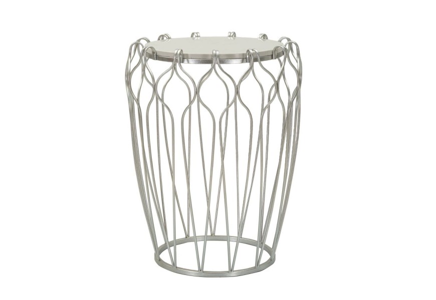Príručný stolík Ozila vo valcovom tvare s nohou z kovu v striebornej farbe s prepletanými ohnutými tyčami s vrchnou doskou v okrúhlom tvare z mramoru v bielej farbe