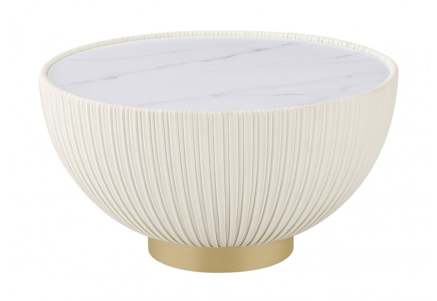 Art deco konferenčný stolík Velmara s elegantnou keramickou doskou s mramorovým efektom doplnený o krémovú drážkovanú podstavu a zlatý kovový detail