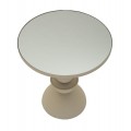 Moderný okrúhly pieskovo béžový príručný stolík Agafay so zrkadlovou vrchnou doskou a geometrickou kovovou nohou 42 cm