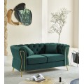 Glamour zelená dvojmiestna sedačka Velaria so zamatovým čalúnením s prešívaním chesterfield na operadle a zlatými detailmi 162cm