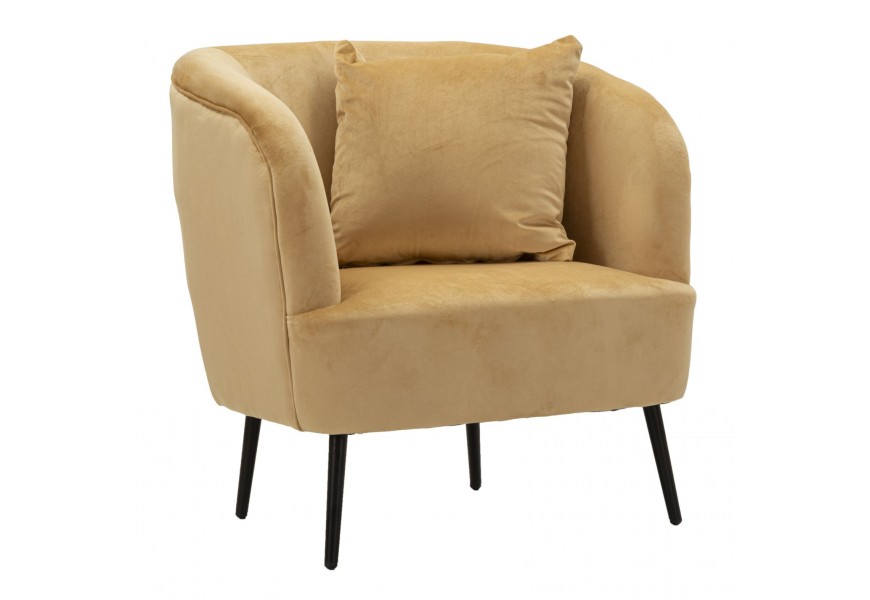 Moderné elegantné čalúnené okrové kreslo Cally so zaoblenou opierkou s textilným poťahom zo zamatu s jedným štvorcovým vankúšom na zošikmených nožičkách z kovu čiernej farby