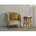 Moderné dizajnové kreslo Cally s vankúšom a zamatovým poťahom v okrovej žltej farbe s čiernymi nožičkami 78 cm