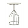 Glamour príručný stolík Kara s vrchnou doskou z mramoru v okrúhlom tvare v bielej farbe so sivými žilkami a atypickou nohou z tyčí z kovu v striebornej farbe