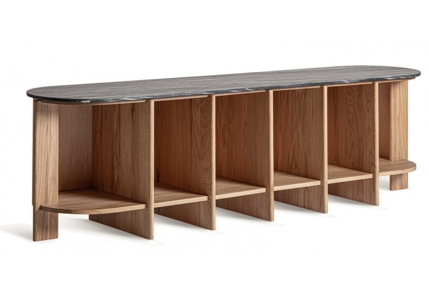 Luxusný TV stolík Naria v škandinávskom štýle v obdĺžnikovom tvare so zaoblenými hranami v oválnom tvare s vrchnou doskou v čiernej farbe z mramoru s bielymi žilkami so šiestimi poličkami a siedmimi nožičkami v hnedej farbe z masívneho dubového dreva